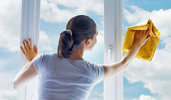 Pulire le finestre di casa